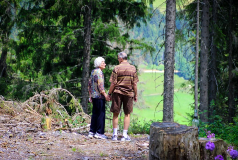 ilustracja artykułu: Samotność po 40. w Warszawie? Gdzie nawiązać nowe znajomości i znaleźć przyjaciół