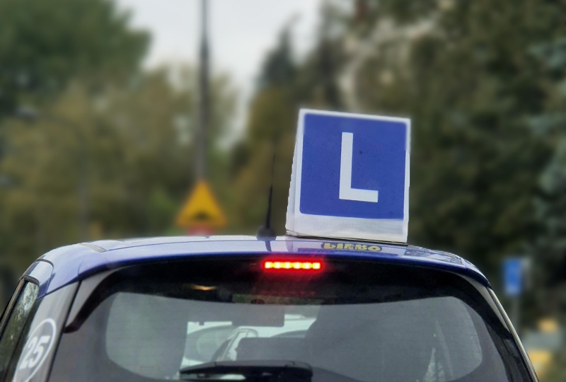 ilustracja artykułu: Jak uzyskać prawo jazdy w Polsce w 2025 roku? Kompleksowy przewodnik dla Polaków i cudzoziemców